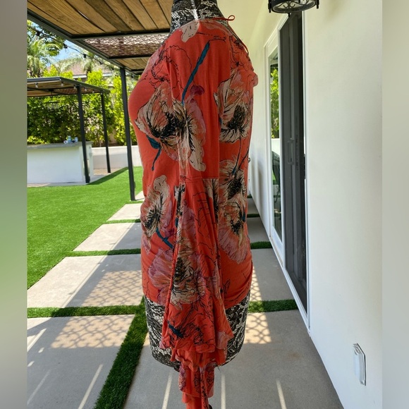 Free people top in orange with multi color floral design. Size M - Picture 3 of 5